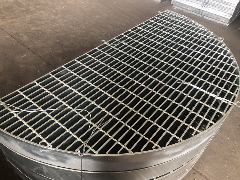 异型钢格板焊接变形的原因